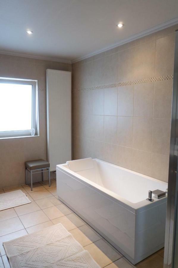 T Heirbaanhuys Villa Borgloon Esterno foto